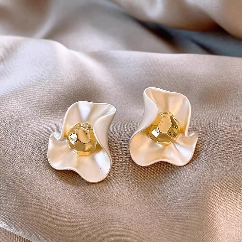 铜合金耳饰  高级感时尚气质哑光花瓣耳环女2024新款爆款耳钉耳饰