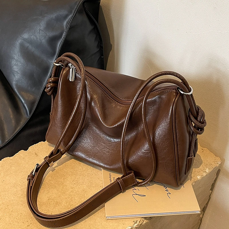 复古大容量包包女式女士2025新款流行百搭斜挎包时尚通勤单肩包