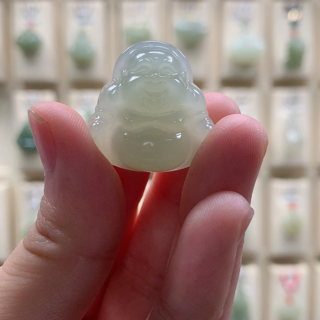 和田玉颈饰未镶嵌阿*?