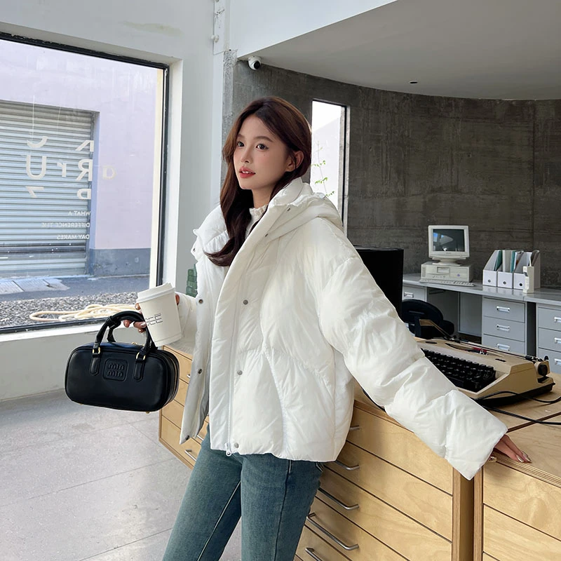 2024年时尚女款羽绒服秋冬保暖宽松休闲短款羽绒服W24103A