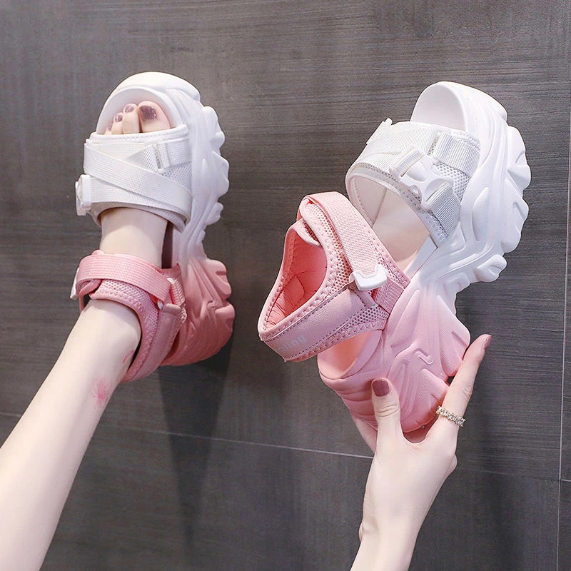 新款2025夏季爆款时尚运动凉鞋女轻便优雅百搭超火厚底鞋子百搭