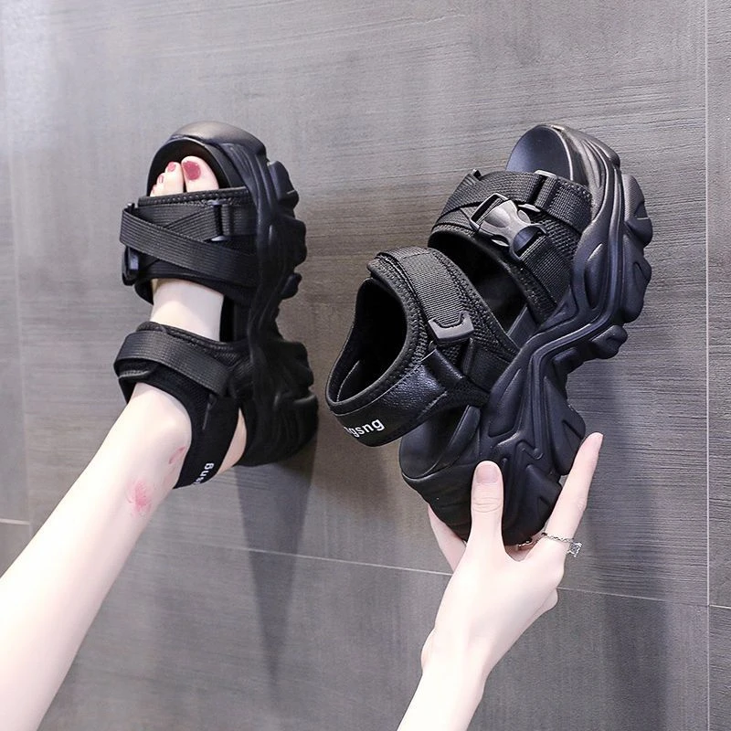 运动风2025夏季时尚运动凉鞋女轻便网红爆款百搭厚底增高鞋子百搭