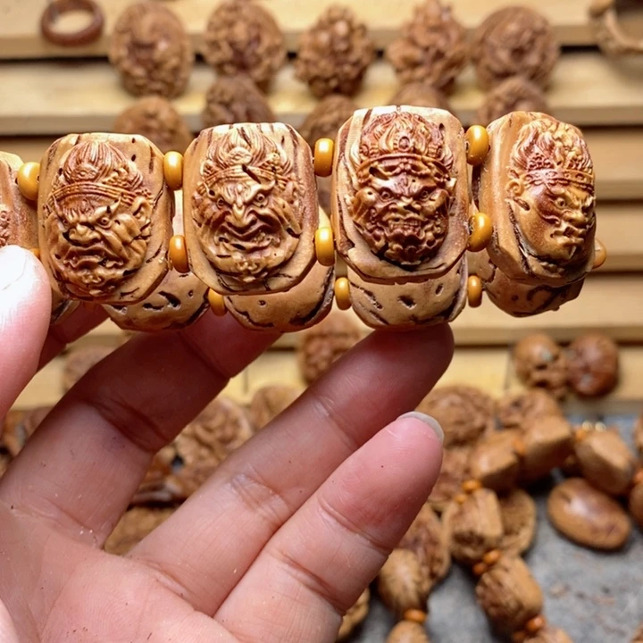 大*桃核雕刻不动明王