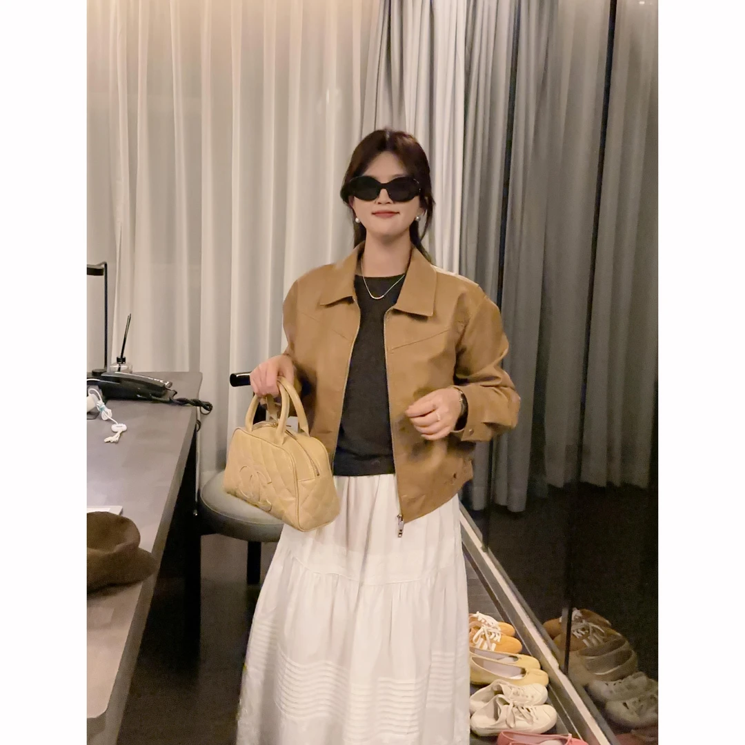 现货【莫妮卡】韩系复古小众高级感显瘦百搭卡其色翻领时尚皮衣外套