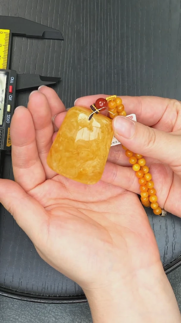 【闪购商品】琥珀裸石未镶嵌老蜡方牌吊坠