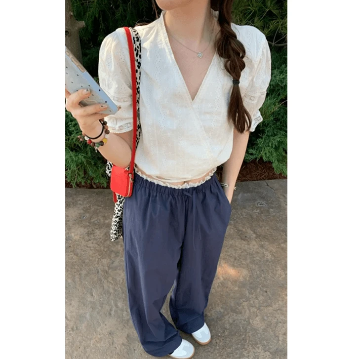 时尚穿搭女夏清凉V领泡泡袖蕾丝宽松显瘦百搭短款上衣休闲直筒裤