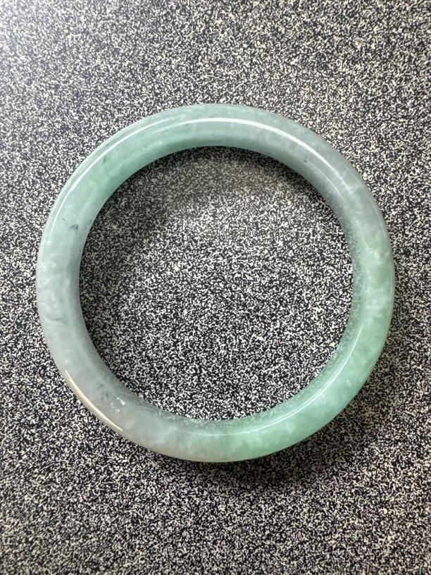 T883缅甸飘绿花翡翠手镯