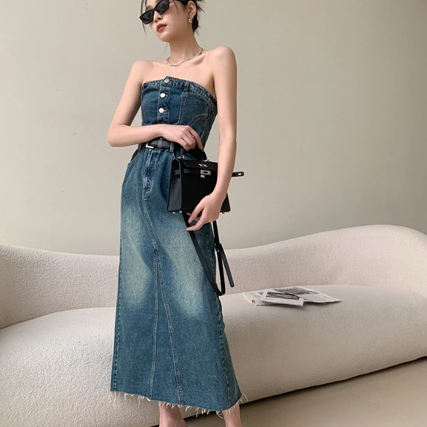 酒窝定制蓝色牛仔抹胸连衣裙女夏季2024年新款收腰显瘦中长款裙子