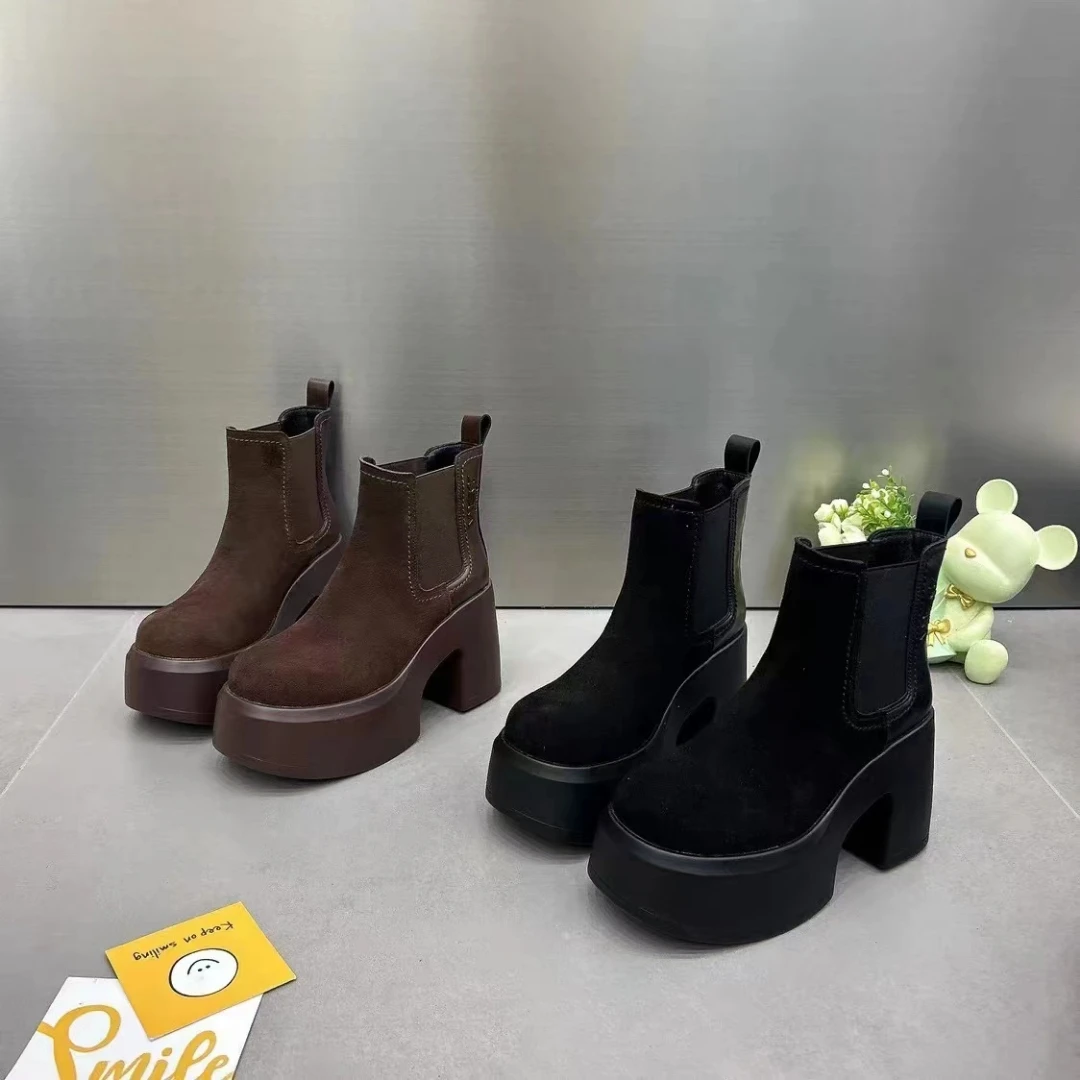 9091秋冬时尚中邦女靴，跟高6公分左右防滑耐磨底