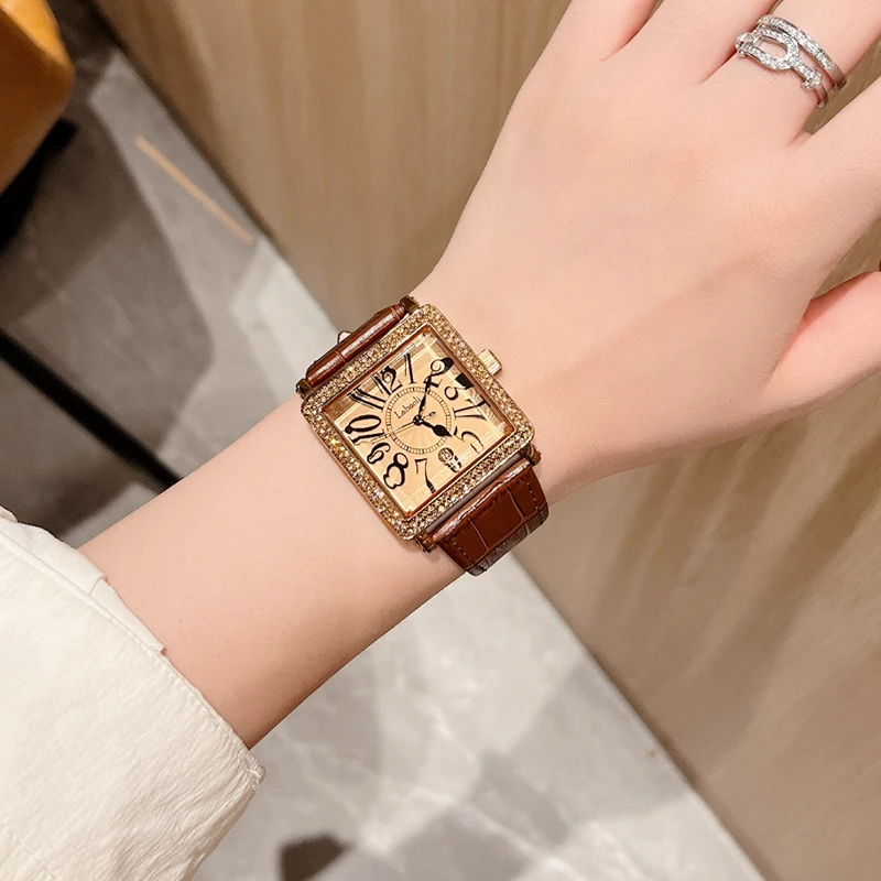 【萝伦】新品设计师复古风简约洋气日历方盘女士手表503