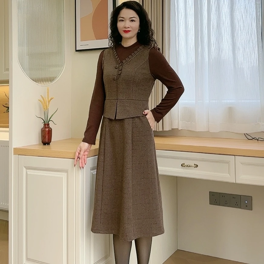 H809  早春气质时尚显瘦假两件拼接设计圆领打底中长款修身连衣裙