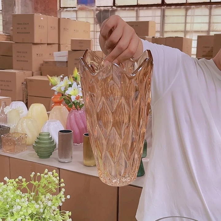 琥珀色郁金香玻璃花瓶