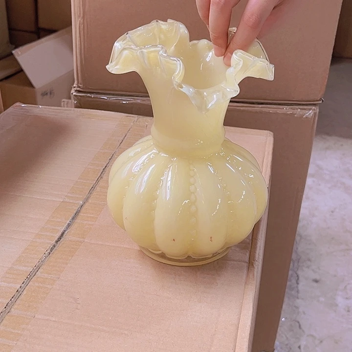 奶白色南瓜玻璃花瓶