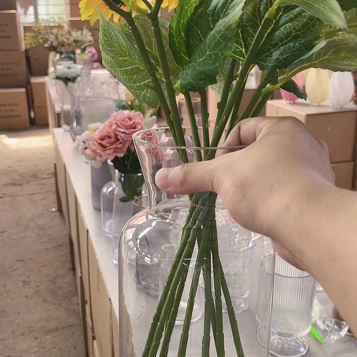 高款透明玻璃花瓶