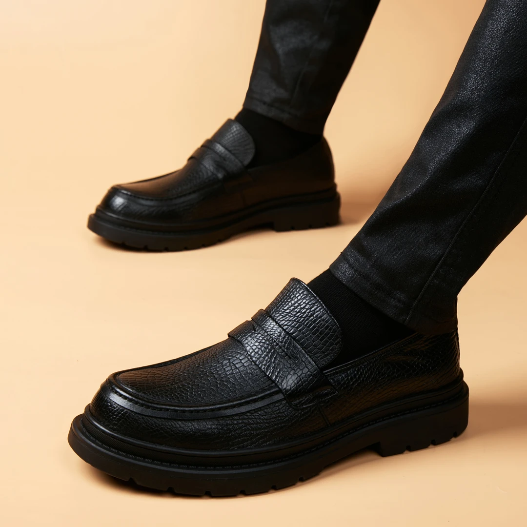 男士皮鞋一脚蹬黑商务休闲英伦风百搭透气软底不累脚厚底内增高