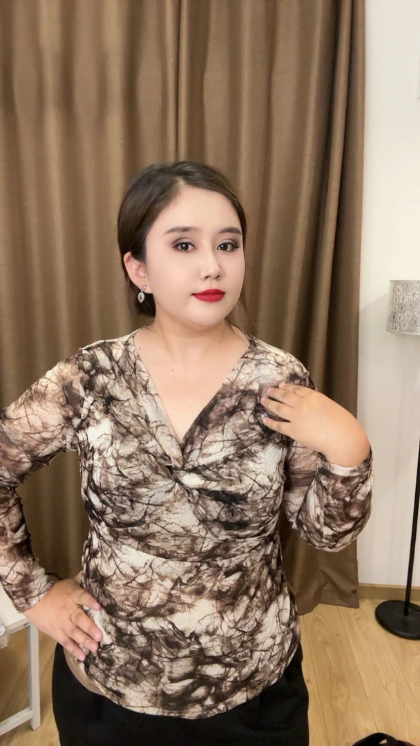 韩版长袖t恤女早秋修身显瘦褶皱微透不规则短款上衣女