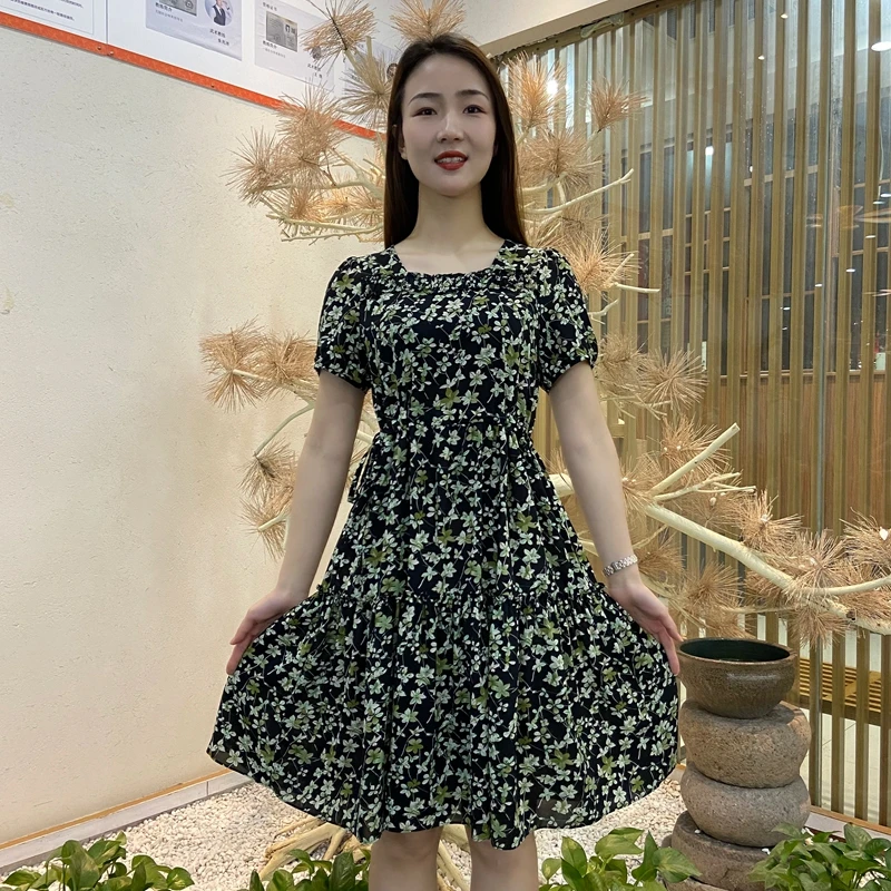 新款夏季方领碎花连衣裙女时尚收腰显瘦中长款洋气褶皱花边系带裙