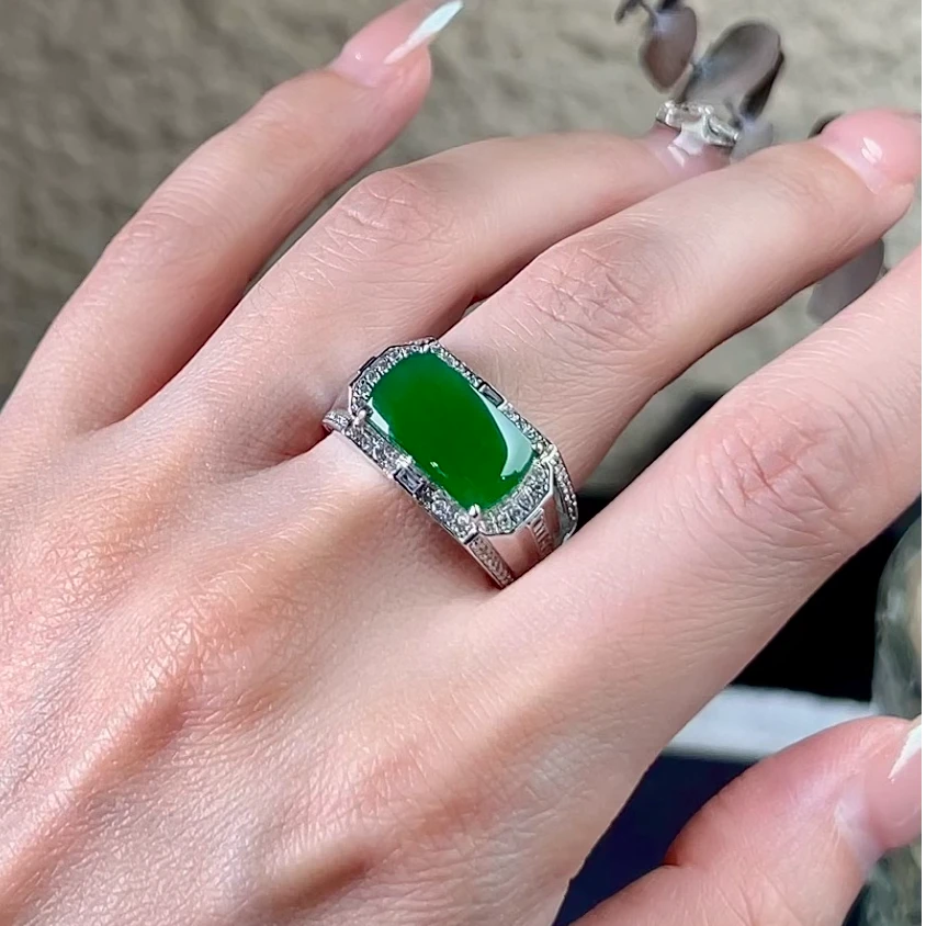 天然翡翠18K马鞍戒指