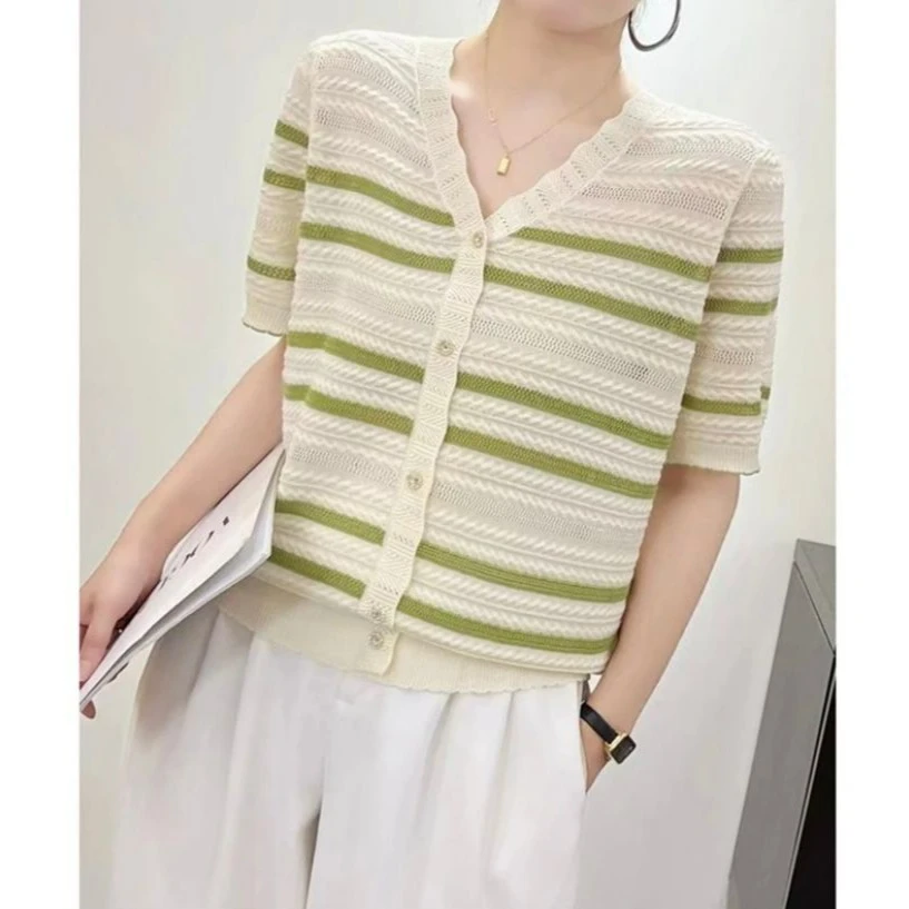 欧货V领短袖大码薄款T恤女装夏季新款冰丝针织打底衫新款条纹上衣