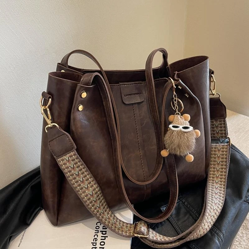 美拉德包包女托特包大容网红斜挎复古2024新款百搭单肩通勤包潮