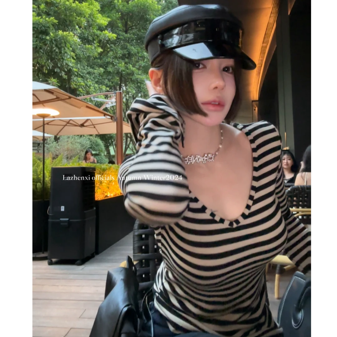 希野逸儿/纯欲辣妹大v领高弹力条纹长袖弹力t恤紧身上衣2025新款