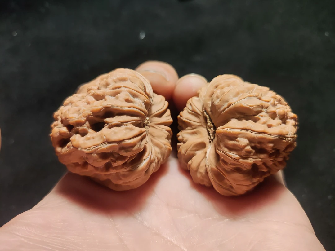 山地老树文玩核桃