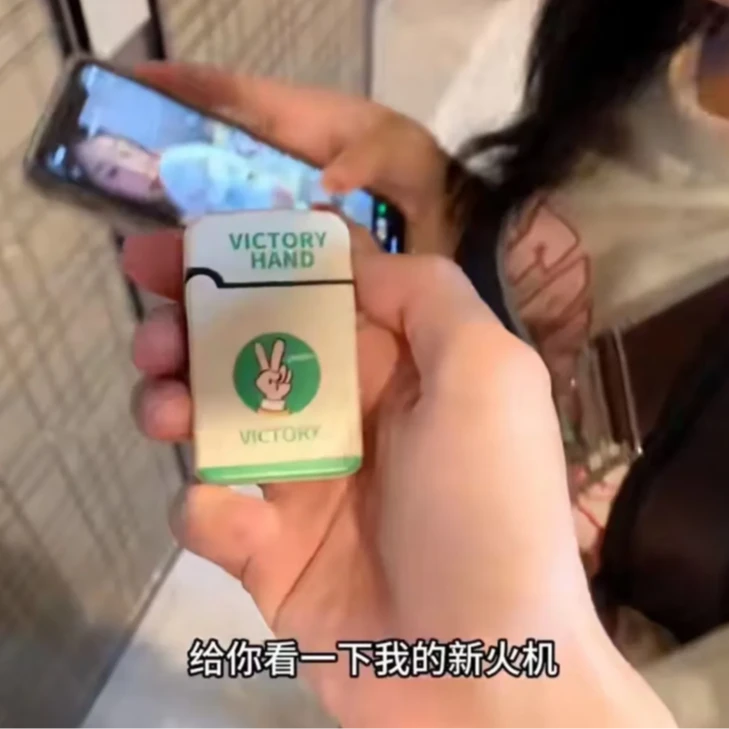 新款迷你卡通打水机喷雾整蛊玩具水枪会喷水的打火机恶搞道具玩具