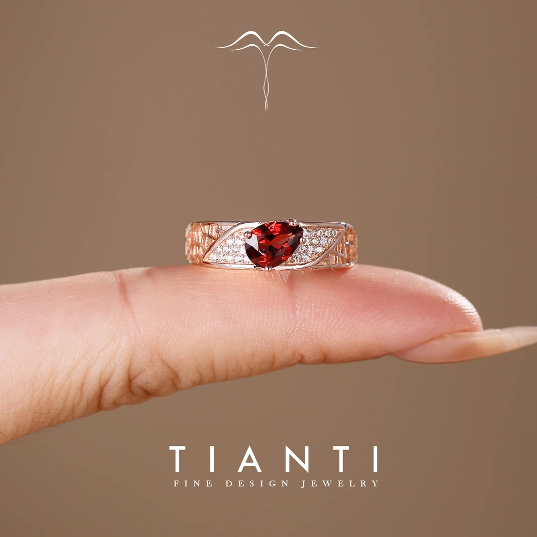 TIANTI/天缇云夕 5X7MM  梨形 天然石榴石戒指 S925银玫瑰金设计