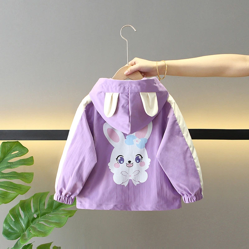 中小童女宝宝2025秋款长袖夹克上衣女童时尚卡通兔子印花连帽外套