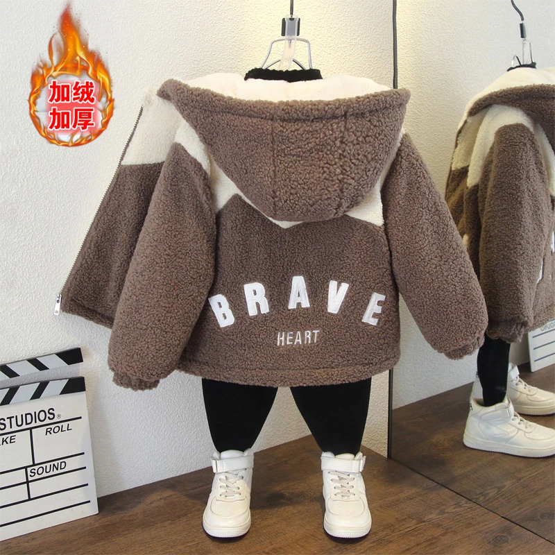 儿童秋冬洋气保暖毛毛衣外套冬装男童时尚拼色字母帅气夹克服