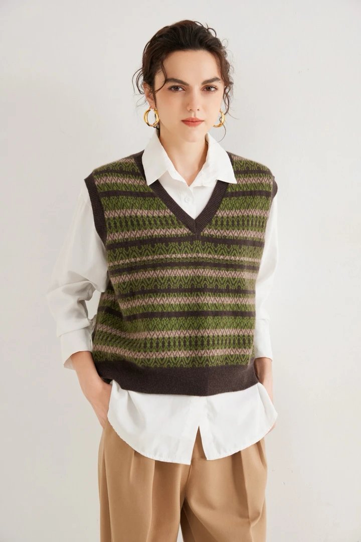 小山羊绒女士V领复古虚提花风条纹套头马甲 宽松阔版无袖坎肩背心