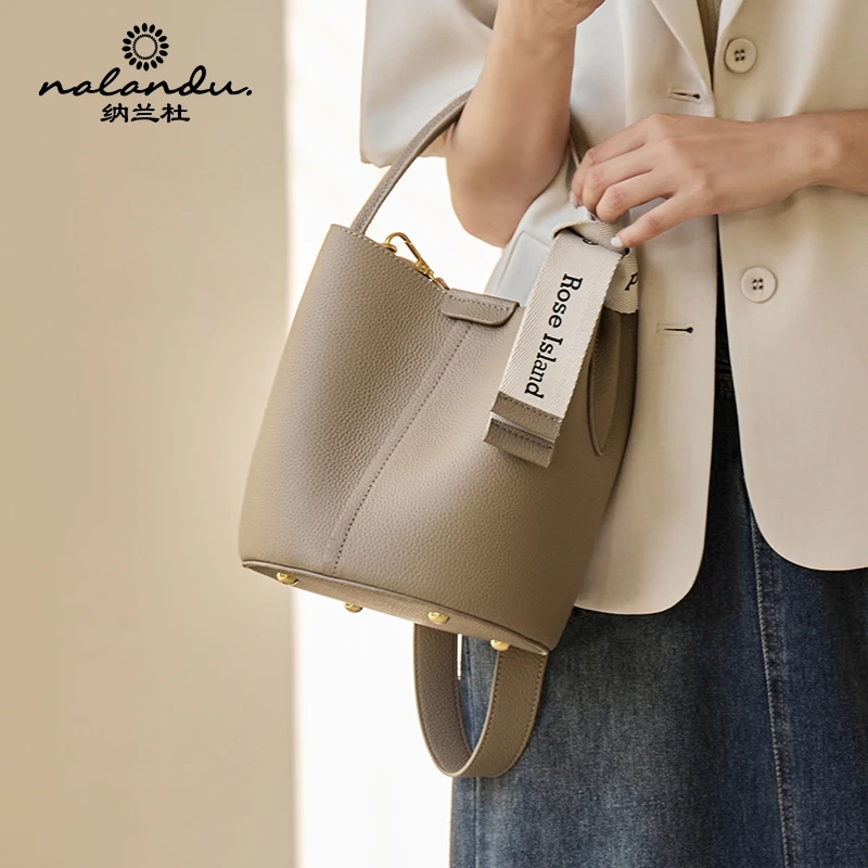 纳兰杜包包2024新款时尚爆款真皮斜挎手提水桶包女潮春夏款