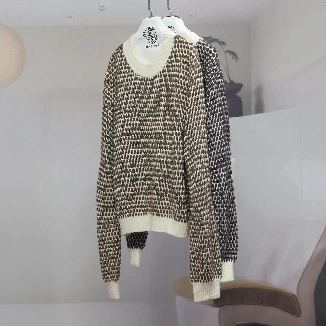 【8157】高品质原创设计两色时尚圆领针织衫即