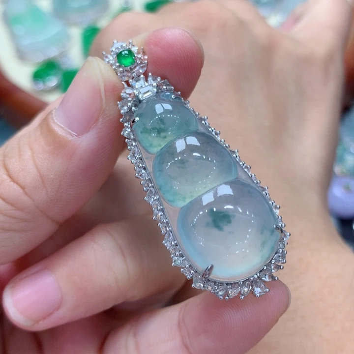 翡翠吊坠(不含链)18K金镶嵌