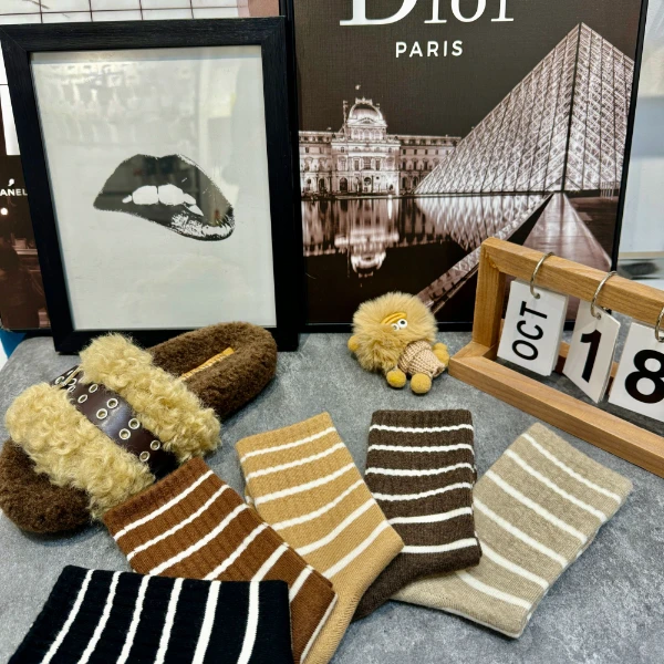 【秋冬爆款】加厚轻奢条纹风高端女袜潮袜条纹羽毛纱韩版中筒袜ins