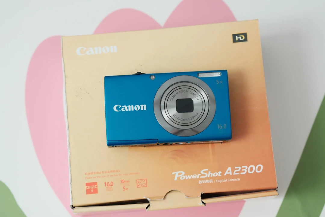 9新 Canon/佳能 a2300，网红冷白ccd相机，带盒全套