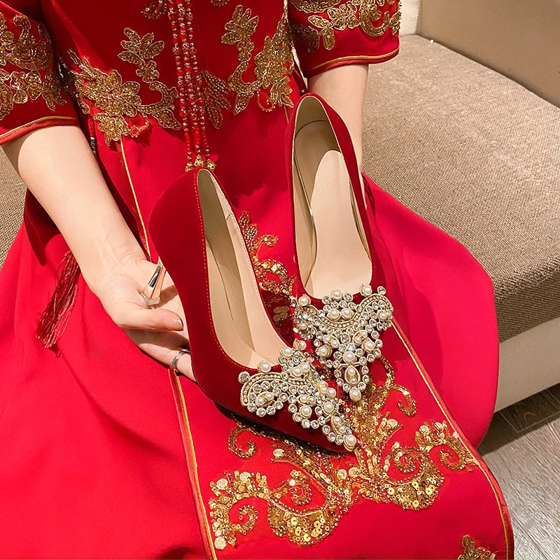 莉娅珍珠百搭婚鞋冬季女新款中式秀禾婚纱两穿红色礼服新娘高跟鞋