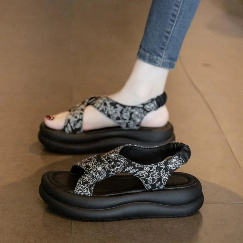 罗马配裙子凉鞋女夏季外穿2025新款仙女风爆款软底超火厚底沙滩鞋