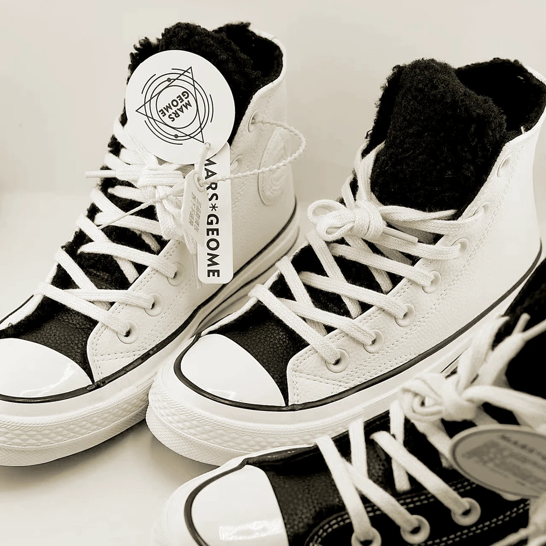 皮面高帮加厚加绒款潮鞋女休闲纯色系黑色冬季女鞋保暖潮流