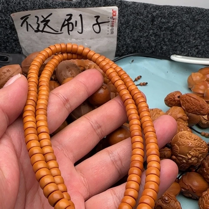 橄榄核核雕老行0.7×0.4