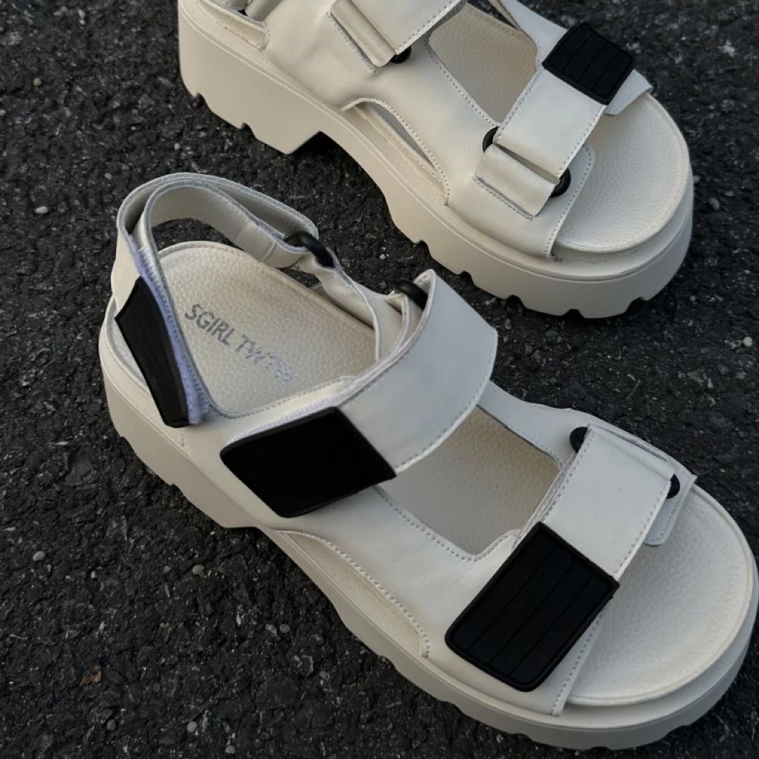 VEEFSHOW 661-1 夏季新款2024年魔术贴百搭增高凉鞋露趾罗马鞋女