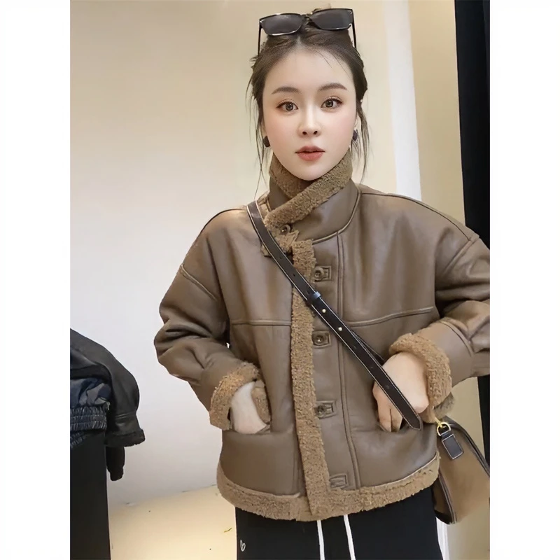 欧洲站冬季2023新款时尚复古软软皮毛一体加厚机车风短款外套女潮