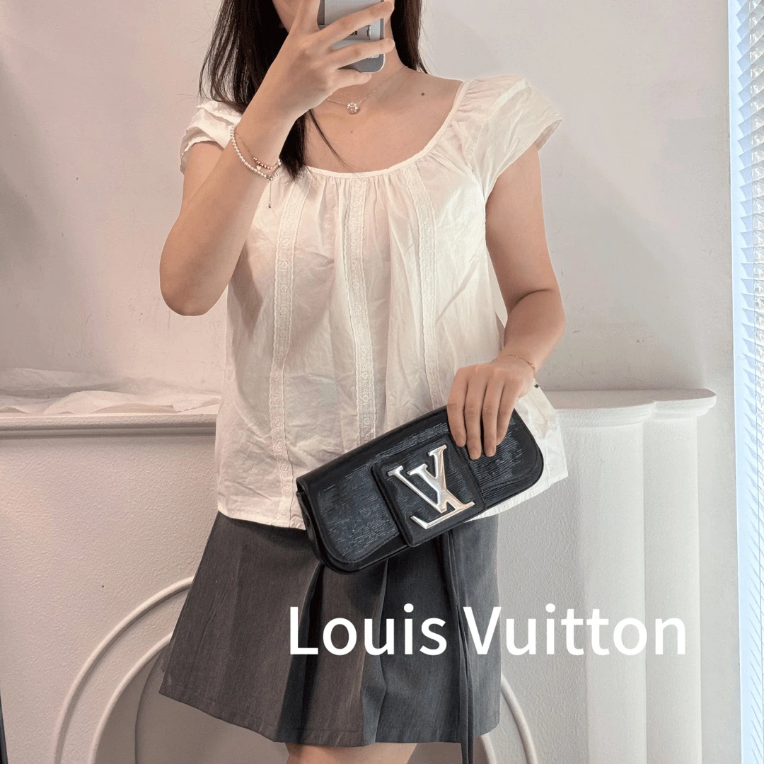 95新 LouisVuitton/路易威登 小花手拿包