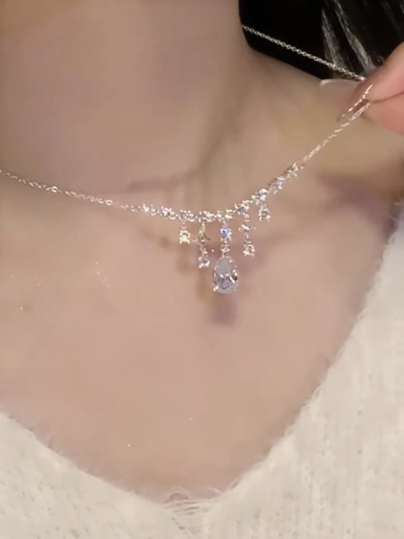 铜合金仿水晶吊坠 独特精致满天星项链女锁骨链轻奢高级简约配饰