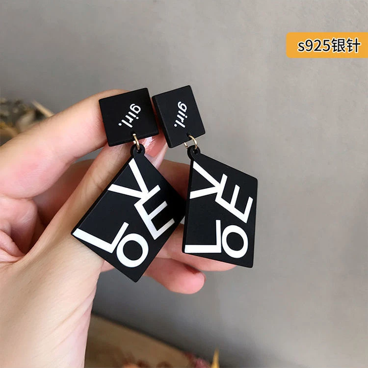 合金亚克力耳饰 网红黑色系耳环耳钉小众字母耳环女夸张大耳饰潮