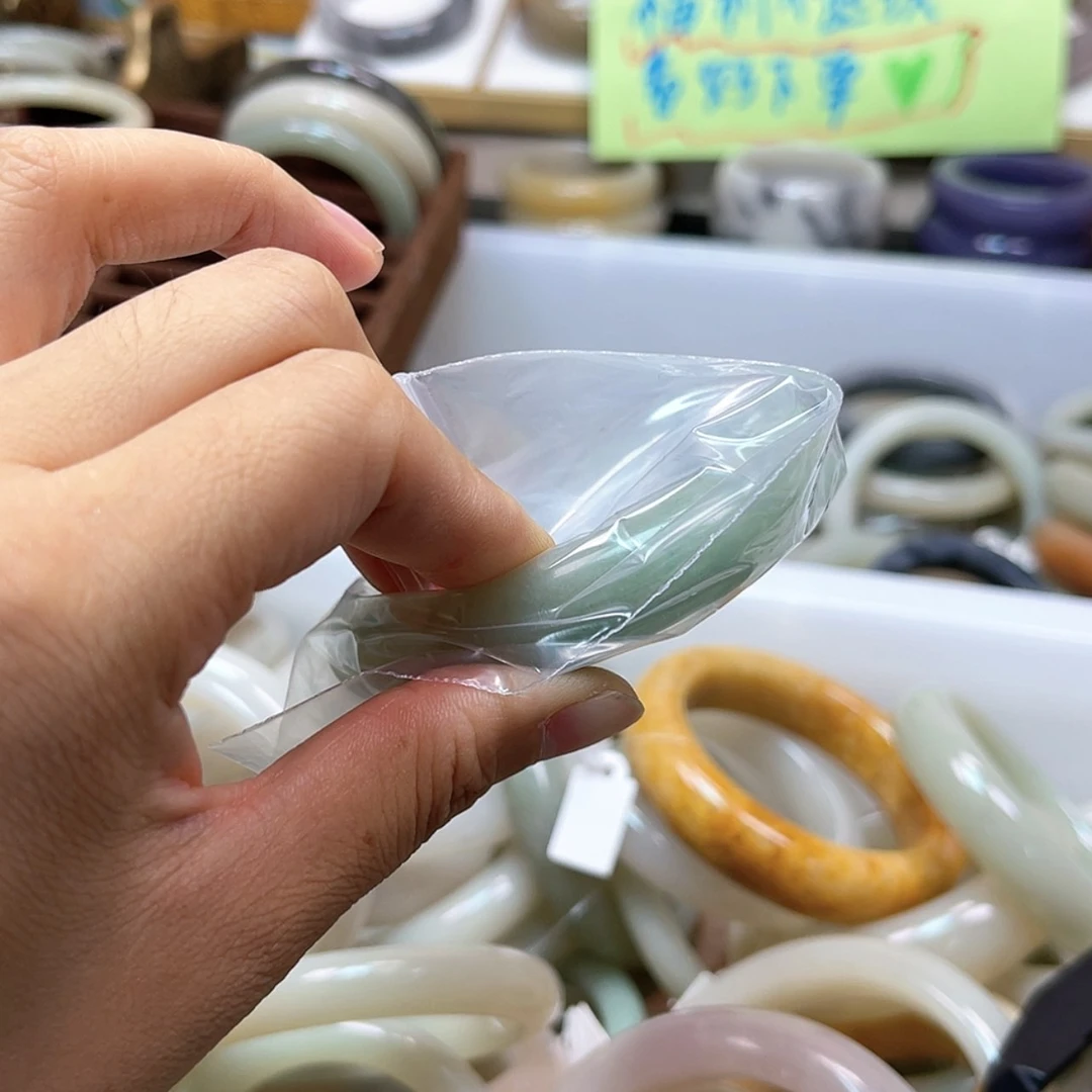 【闪购商品】石英质玉手镯未镶嵌蕊**?