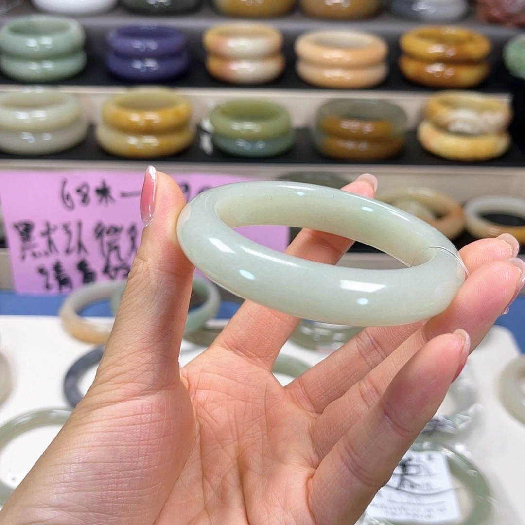 【闪购商品】石英质玉手镯未镶嵌栗***儿