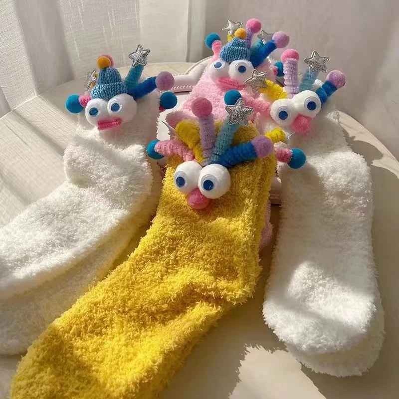 ins新款丑萌大眼仔珊瑚绒长袜女韩版天线扭扭毛球秋冬地板中筒袜