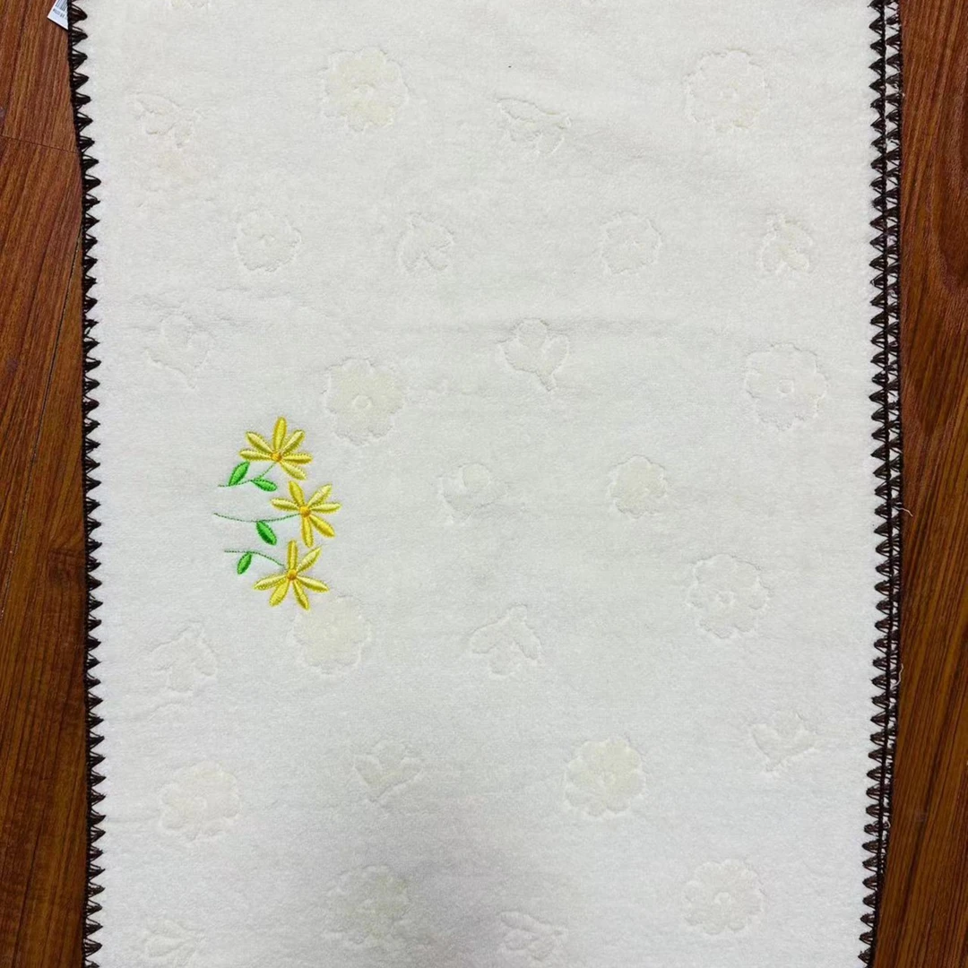48*74纯棉毛圈刺绣枕巾【雏菊】