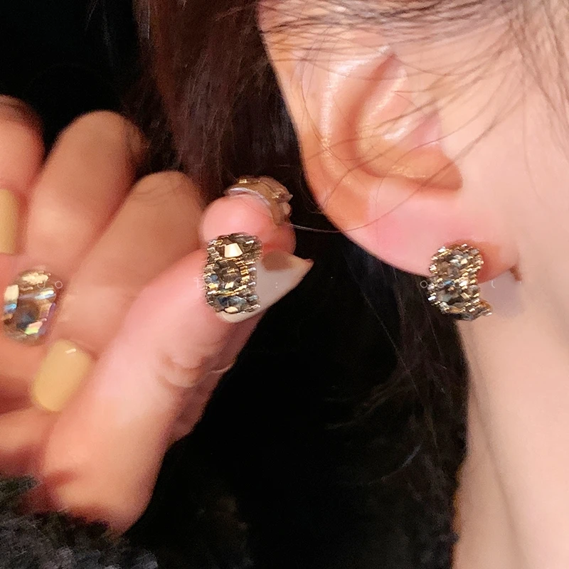 铜合金合成锆石耳饰 黑色锆石耳钉女轻奢精致高级感耳环气质耳饰